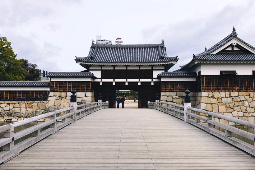 The entrance of the Hiroshima Castle park.