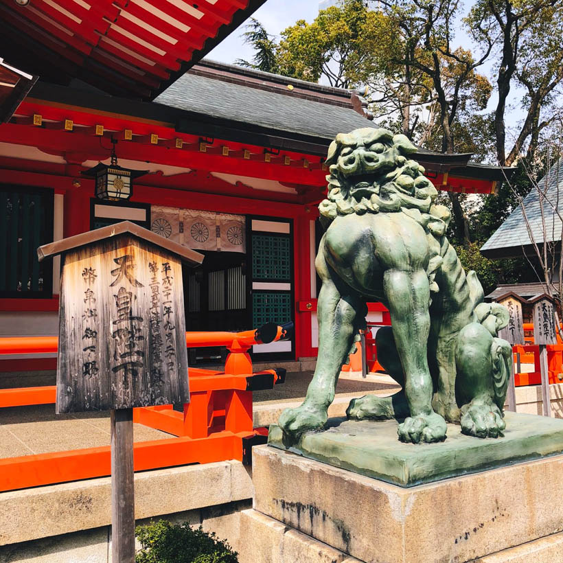A statue at the Ikuta shrine.