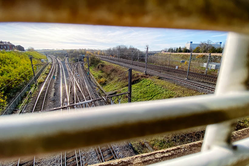 The train tracks entering Leuven as seen from the Stoemperspad walking bridge.