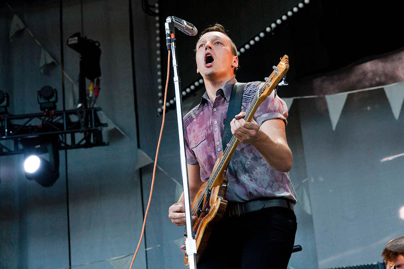 Arcade Fire liveop Rock-A-Field in Roeser, Luxemburg on 26 juni 2011