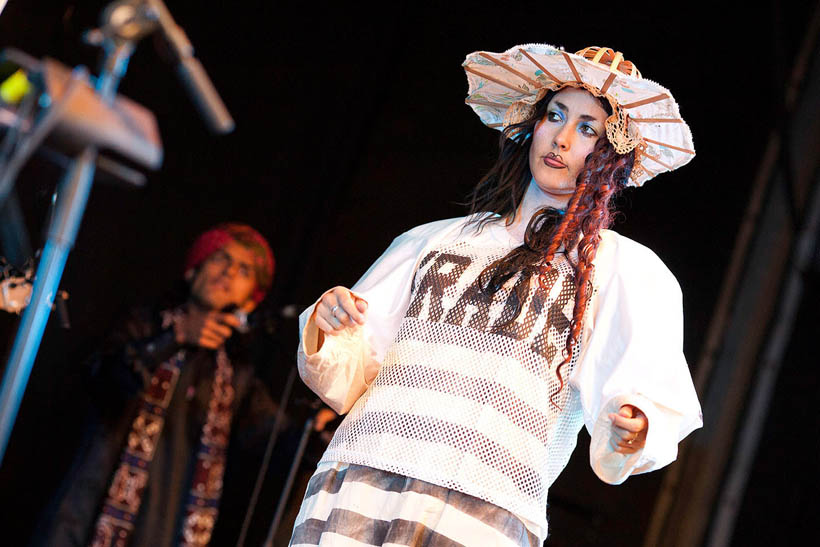 Cocorosie live op M-IDZomer in Museum M in Leuven, België op 2 augustus 2012