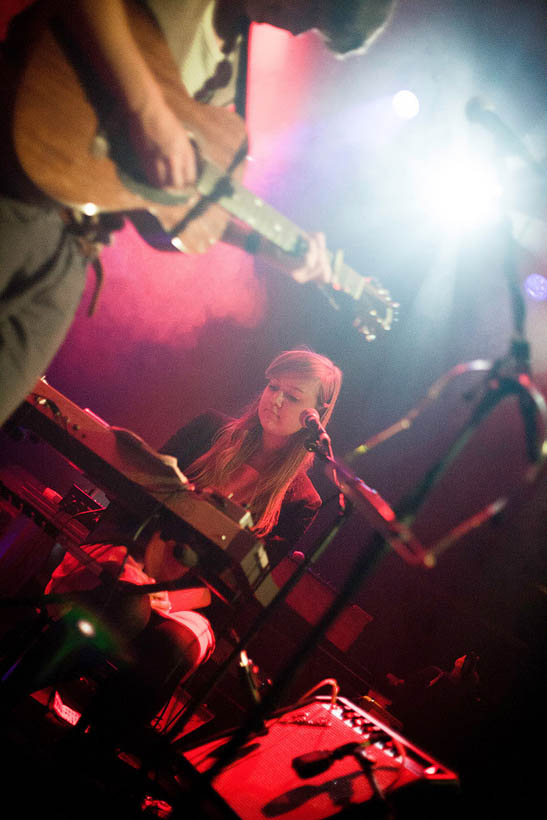 Horses live in STUK in Leuven, België op 7 april 2011