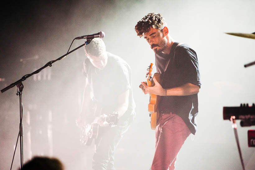 Local Natives live in het Koninklijk Circus in Brussel, België op 25 juni 2013