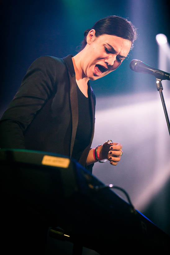 Nadine Shah performing at Les Nuits Botanique 2015.