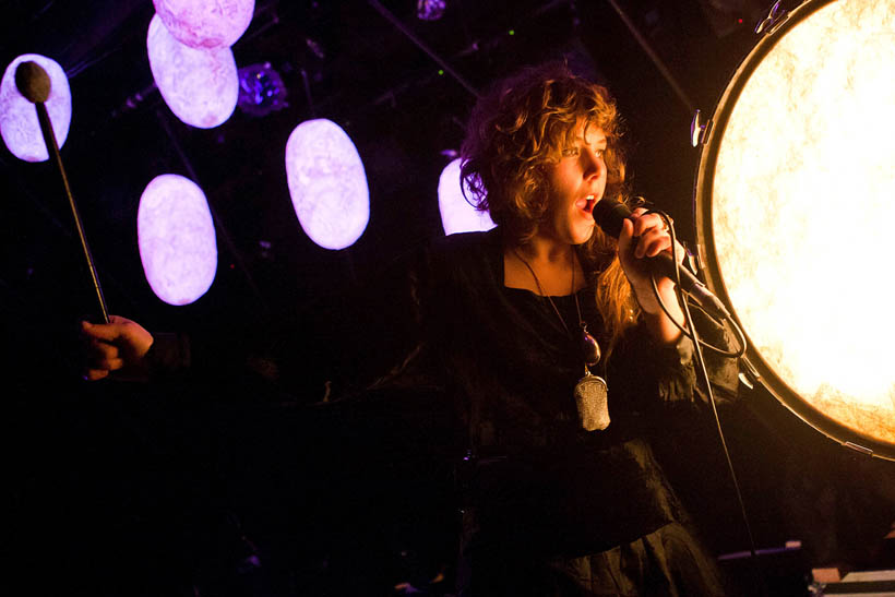 Purity Ring live in de ABClub in the Ancienne Belgique in Brussel, België op 7 november 2012