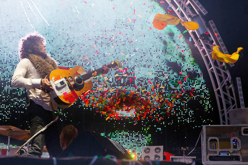 The Flaming Lips live op Dour Festival in België op 15 juli 2012