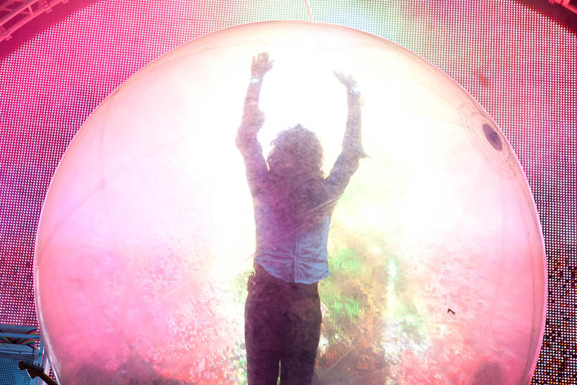 The Flaming Lips live op Dour Festival in België op 15 juli 2012