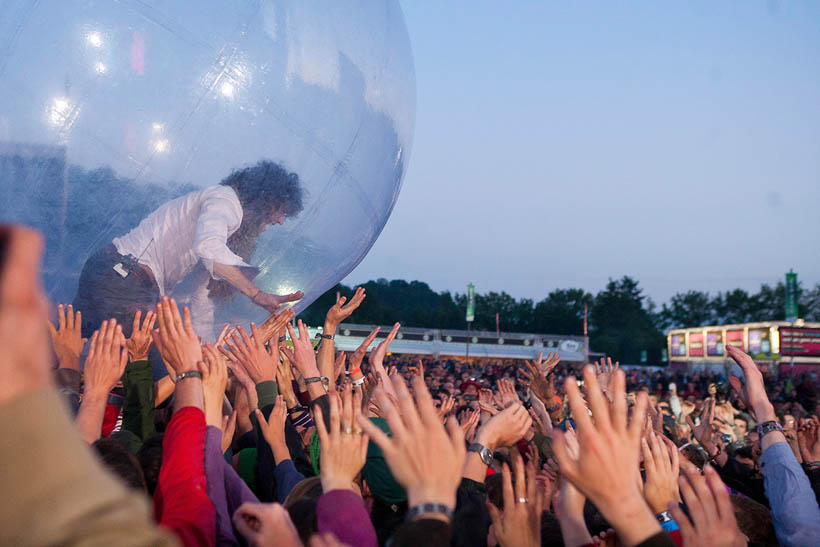 The Flaming Lips live op Dour Festival in België op 15 juli 2012