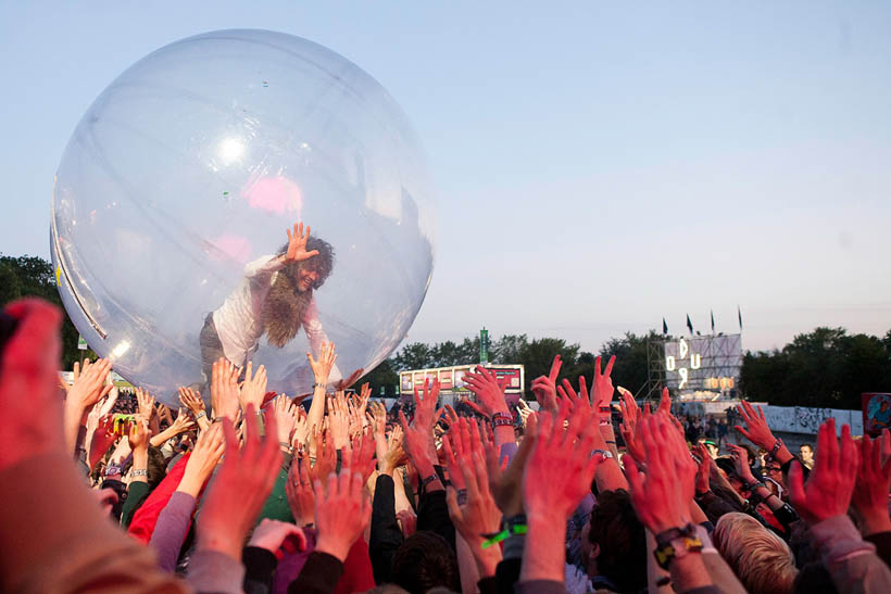 The Flaming Lips live op Dour Festival in België op 15 juli 2012