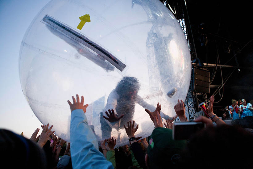 The Flaming Lips live op Dour Festival in België op 15 juli 2012