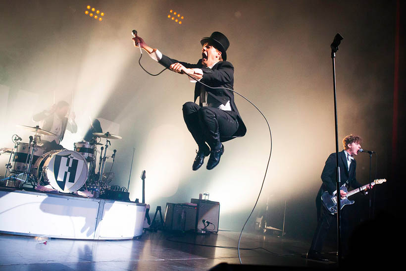 The Hives live in de Ancienne Belgique in Brussel, België op 9 december 2012