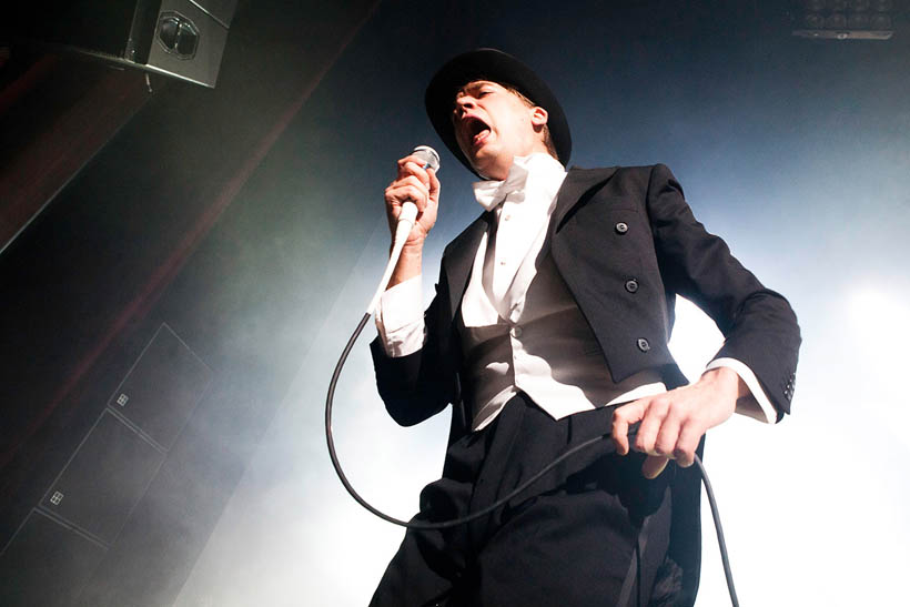 The Hives live in de Ancienne Belgique in Brussel, België op 9 december 2012