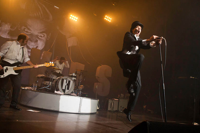 The Hives live in de Ancienne Belgique in Brussel, België op 9 december 2012