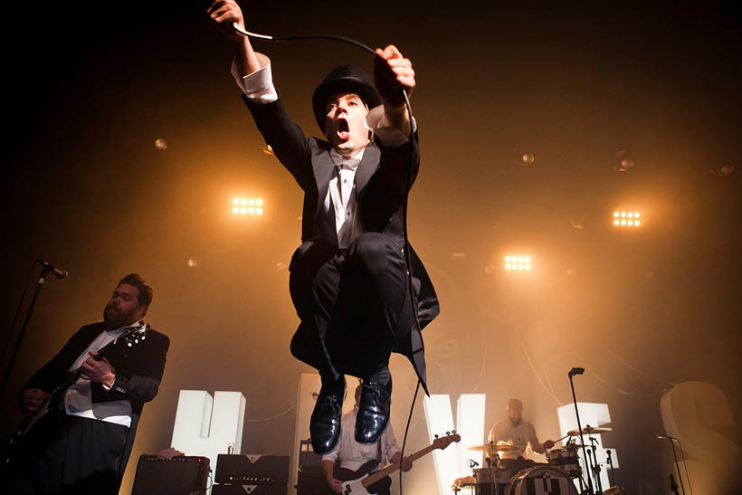 The Hives live in de Ancienne Belgique in Brussel, België op 9 december 2012