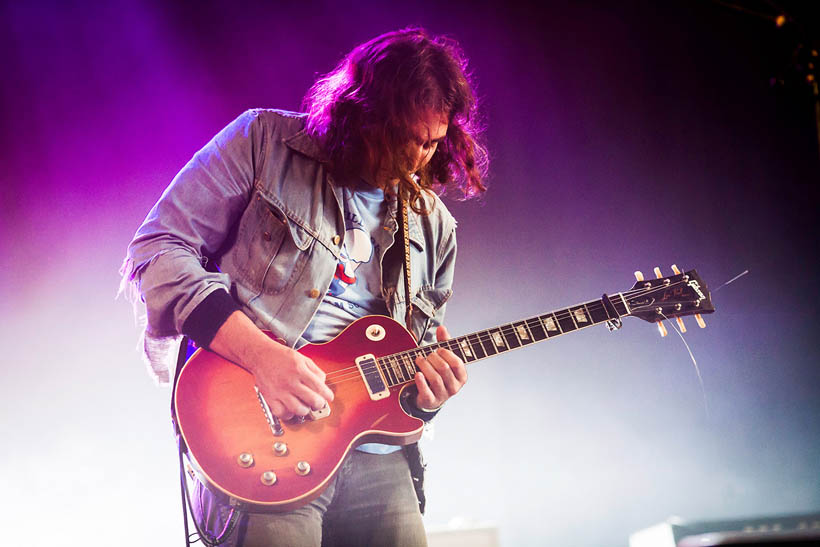 The War On Drugs live op Dour Festival in België op 14 juli 2012